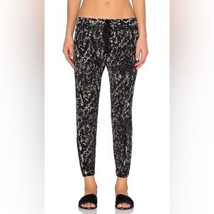Revolve Enza Costa Lounge Pant in Chalk Print size 1
